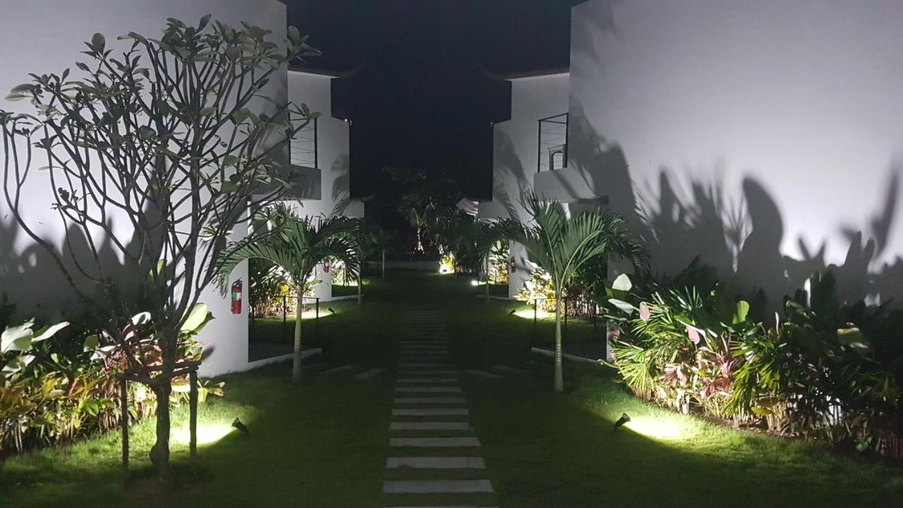 La Plage Resort & Beach Club Ban Tai Exterior foto